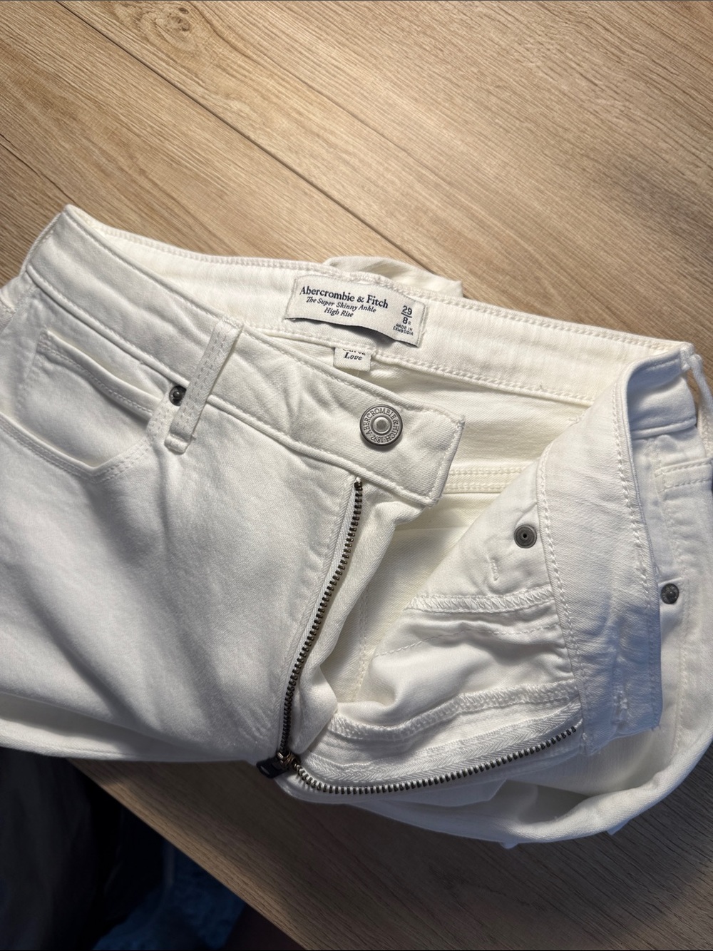 Abercrombie & Fitch White Women’s Jeans - Skinny Fit Curve Love